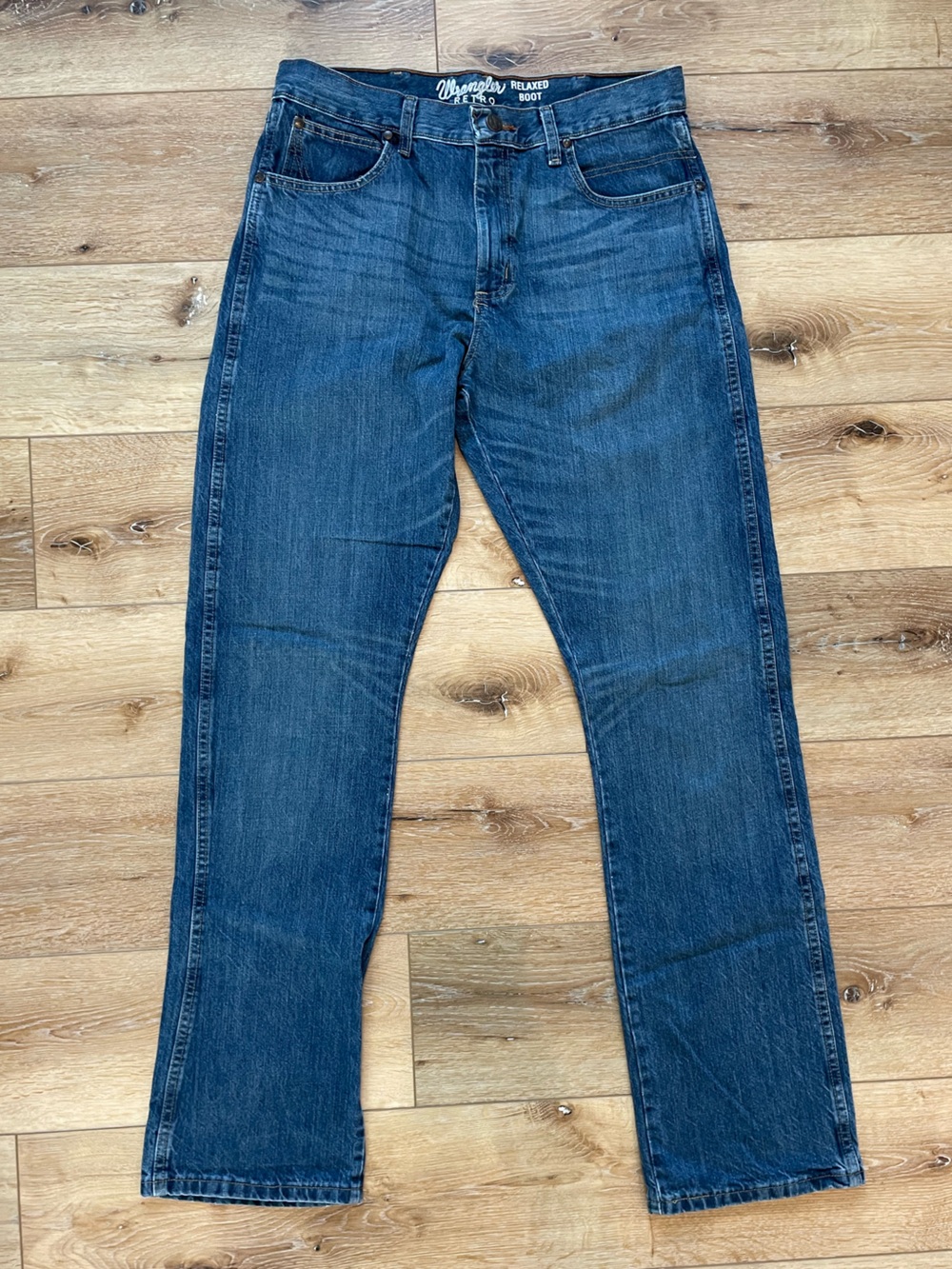 Men’s Wrangler Retro Relaxed Fit Bootcut Jeans - Picture 2 of 5